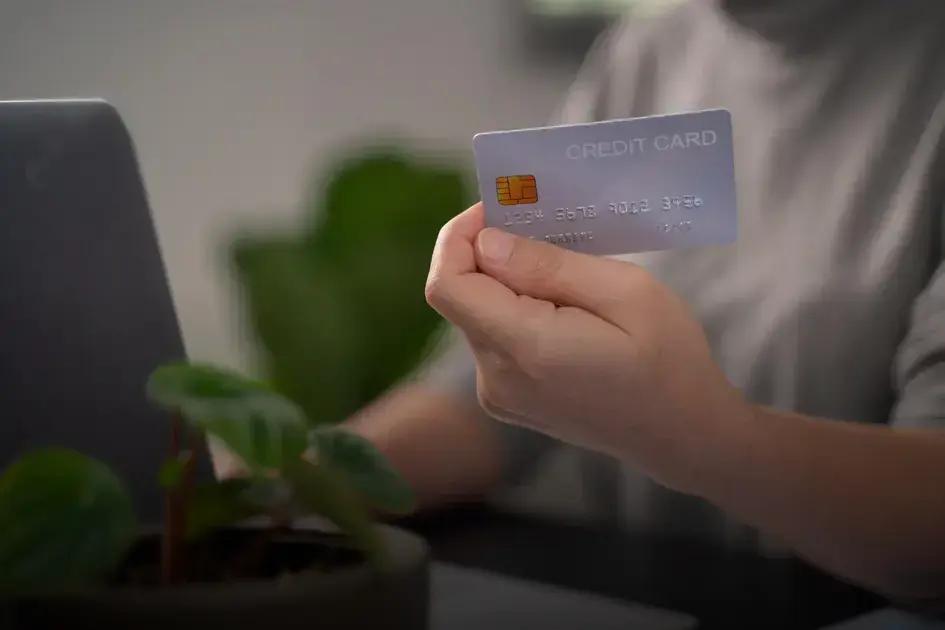 Cartão de crédito com limite de 200 reais para negativado: descubra como obter