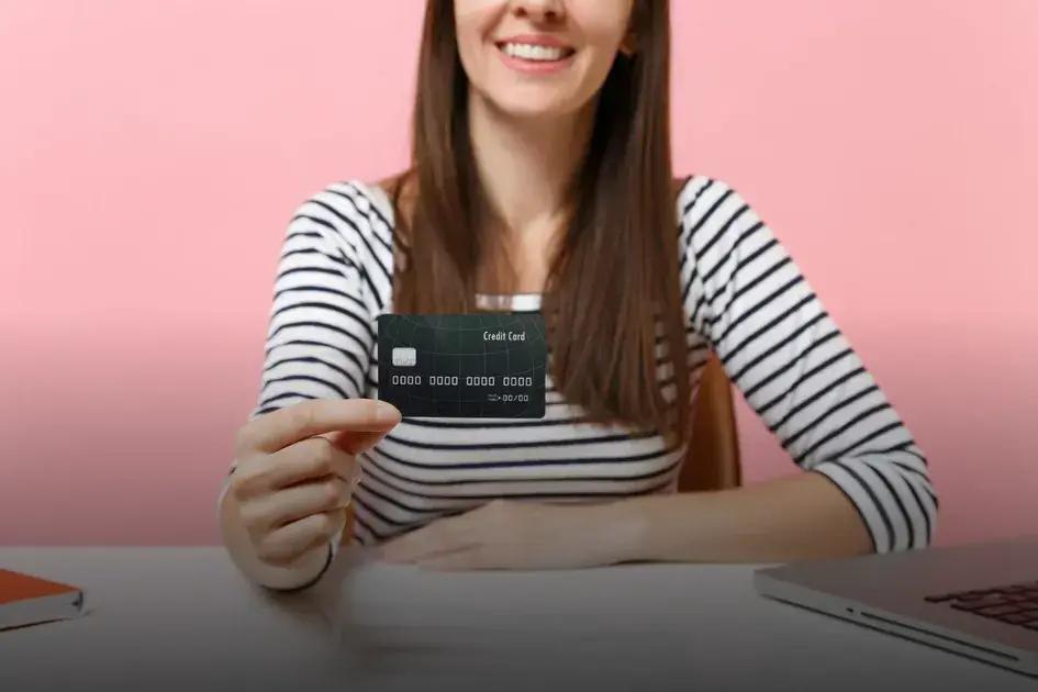Cartão de crédito para aposentado negativado: descubra suas opções financeiras