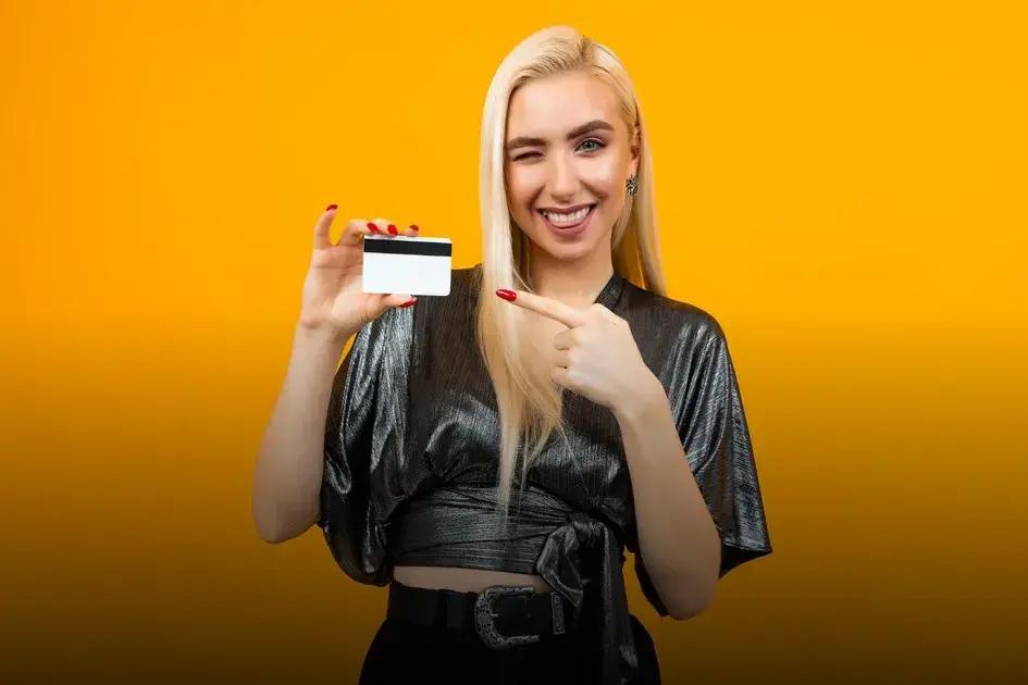 Qual o banco que dá cartão de crédito para negativado e como conseguir um