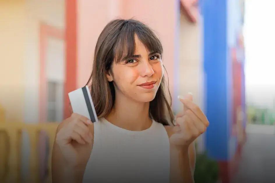 Santander da cartão de crédito para negativado: descubra como conseguir um